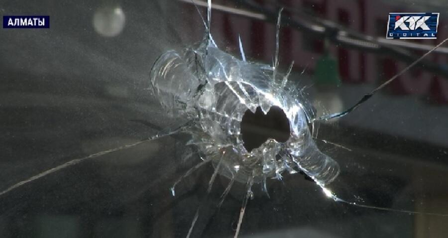 В Алматы ищут преступников, ранивших двух человек из боевого оружия