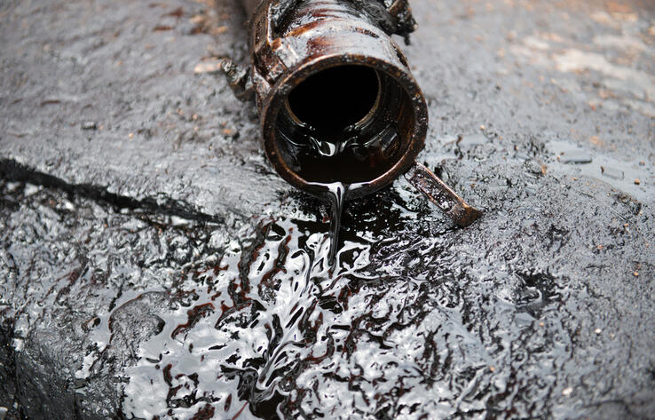 Около двух миллионов тонн нефтяных отходов находится в грунте Мангистауской области