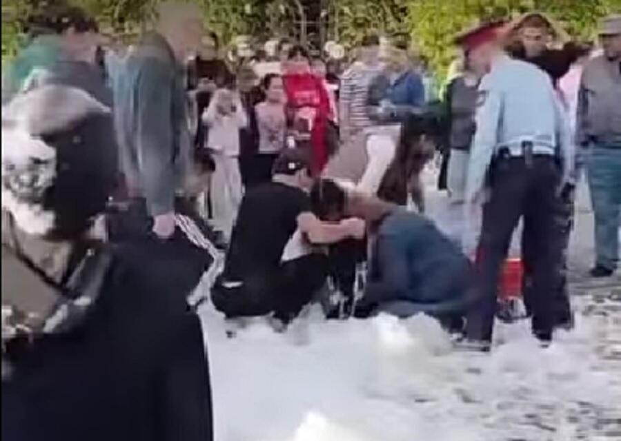 Пострадавшая от удара током во время пенной вечеринки девочка скончалась в больнице Костаная