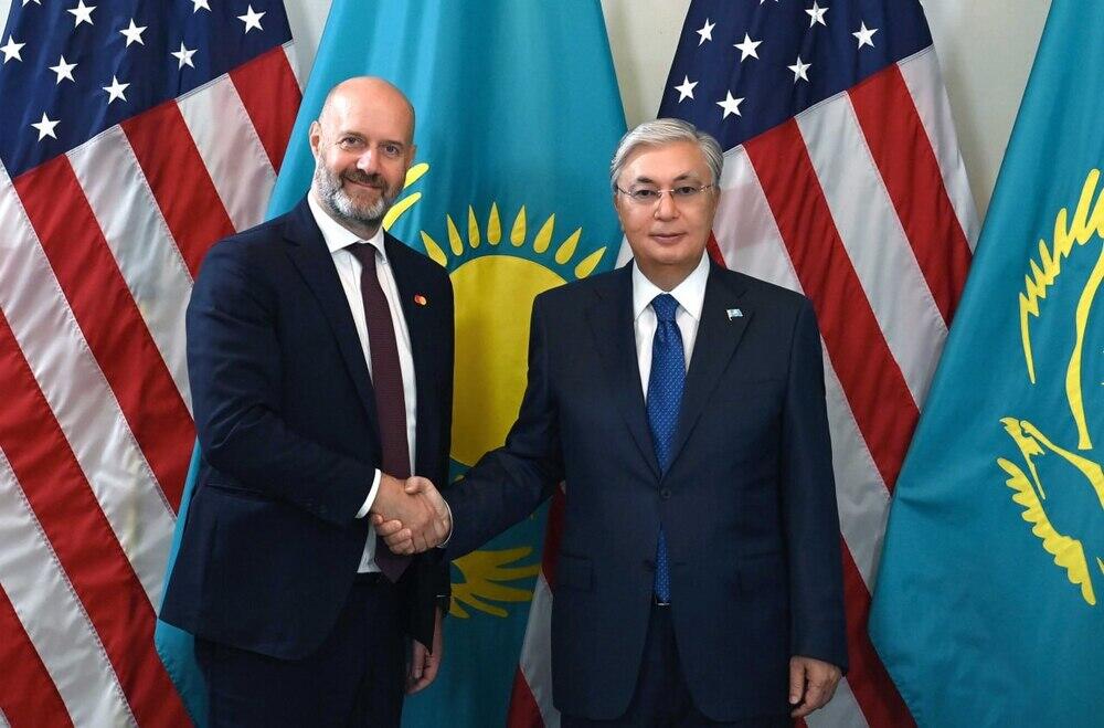 Президент Казахстана принял исполнительного вице-президента Mastercard