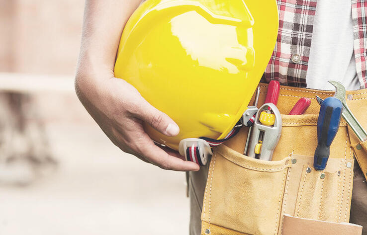 Токаев поздравил казахстанцев с Днем труда