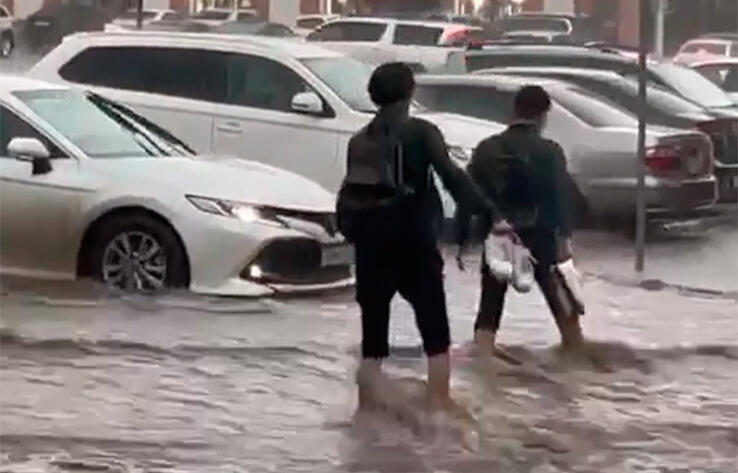 Улицы Караганды затопило после дождя