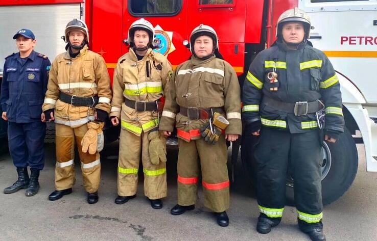 Петропавл өрт сөндірушілері өрт кезінде баланы құтқарып, 12 адамды эвакуациялады