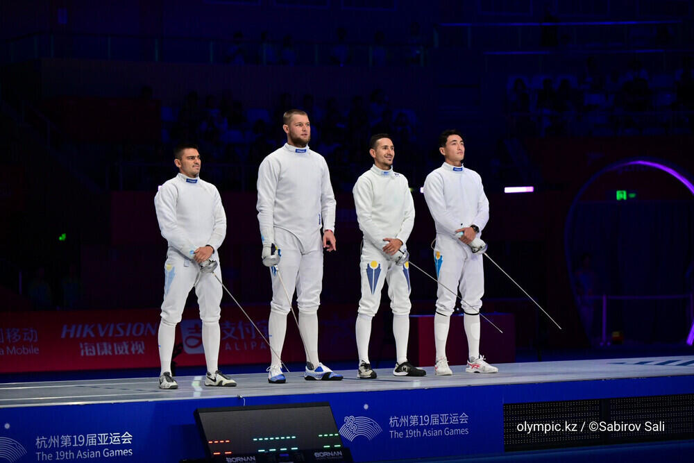 Мужская сборная Казахстана по фехтованию стала серебряным призером Азиатских игр