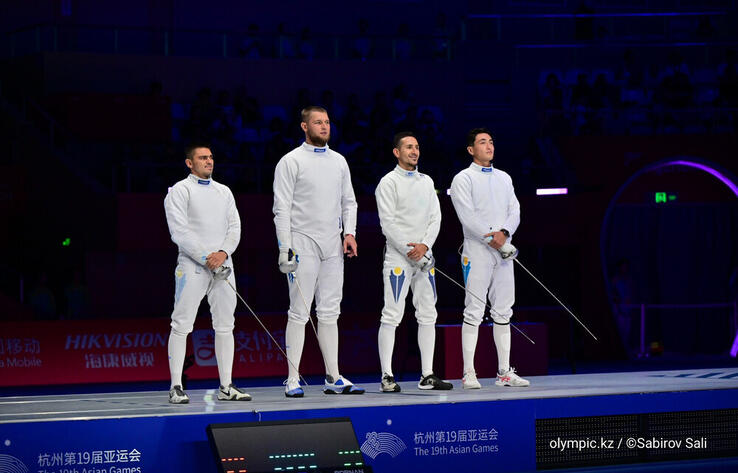 Мужская сборная Казахстана по фехтованию стала серебряным призером Азиатских игр