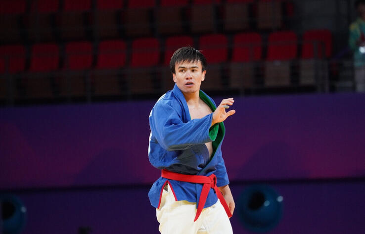 Серебро завоевал казахстанский борец на Азиаде в Ханчжоу