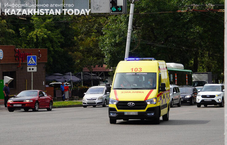 В Алматы грузовик насмерть сбил подростка на самокате