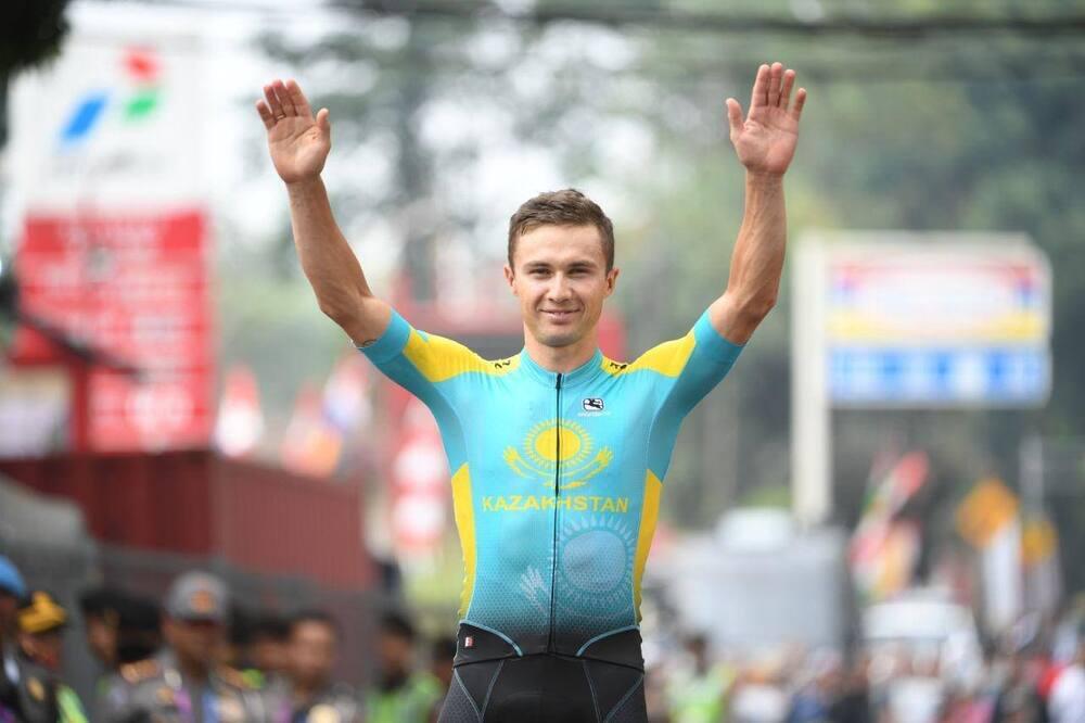 Казахстанские велогонщики взяли два первых места на Азиаде-2023