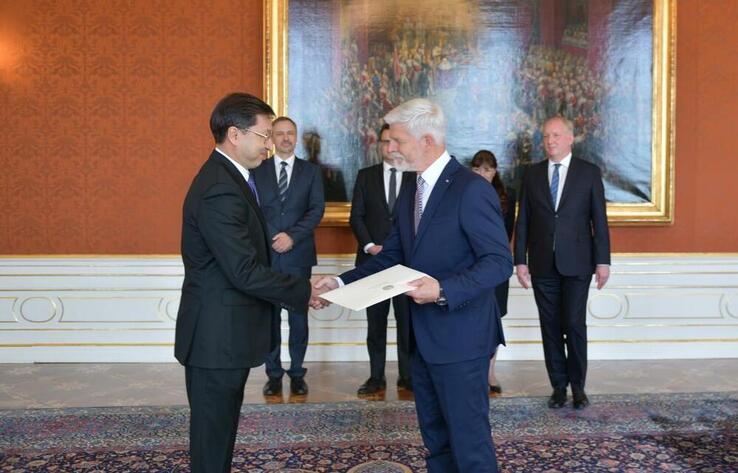 The Ambassador of Kazakhstan presented his credentials to the President of the Czech Republic