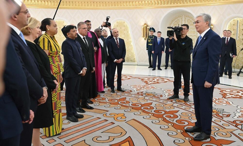 Head of State receives credentials from foreign ambassadors