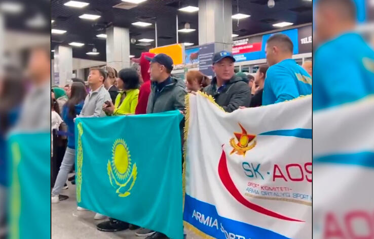 Так встречали призеров Азиатских игр в аэропорту Алматы