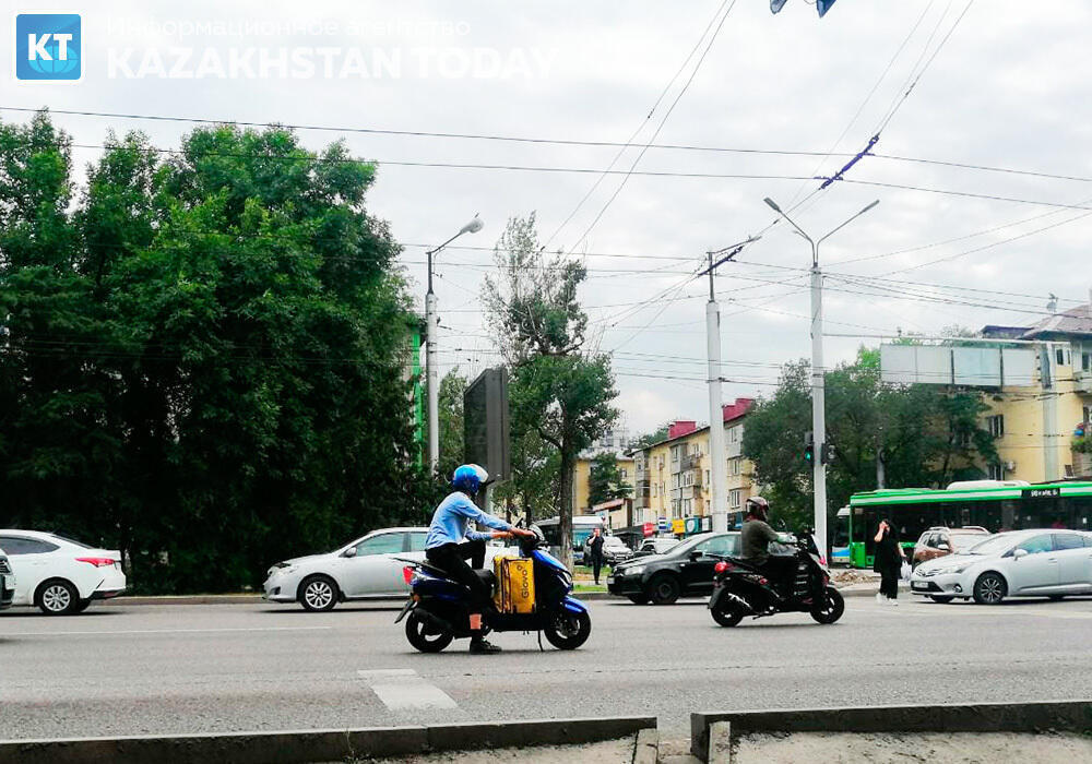 В Алматы водители мопедов и самокатов за сутки допустили 115 нарушений 