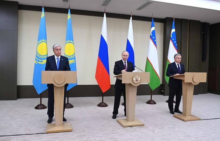 Токаев, Путин и Мирзиёев дали старт поставкам российского газа в Узбекистан через Казахстан