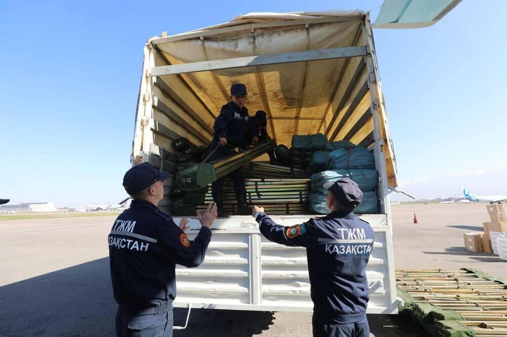 Казахстан направил гуманитарный груз в пострадавший от землетрясения Афганистан. Фото: МЧС РК