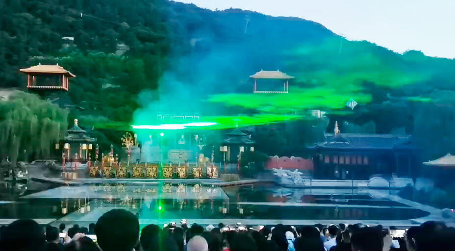 Первая крупномасштабная историческая танцевальная постановка "Вечная печаль" в Китае