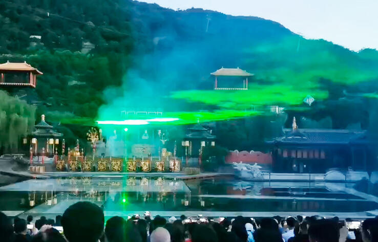 Первая крупномасштабная историческая танцевальная постановка "Вечная печаль" в Китае