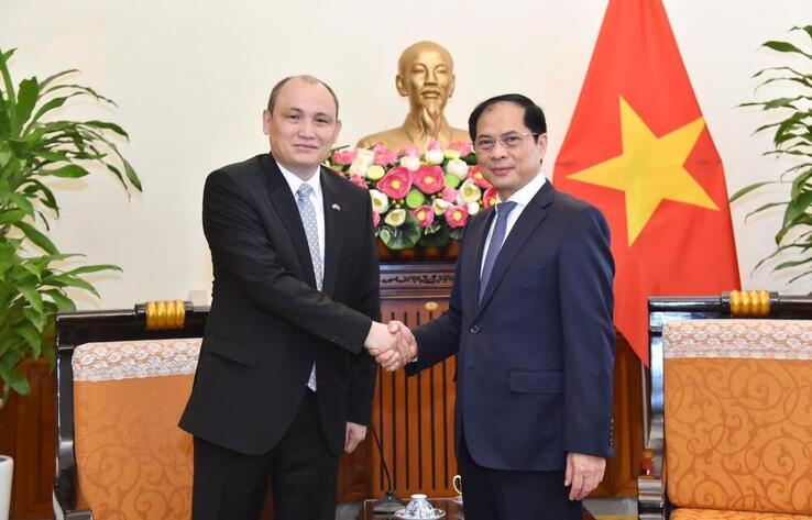 Ambassador of Kazakhstan met with the Minister of Foreign Affairs of Vietnam