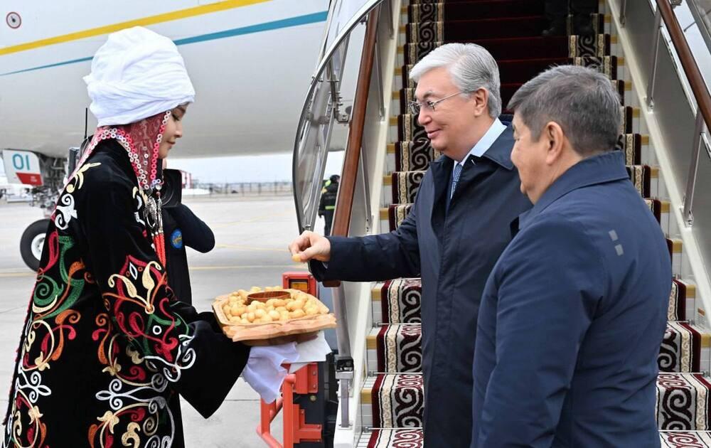 President Tokayev arrives in Bishkek for working visit