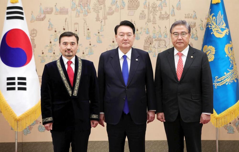 Ambassador of Kazakhstan presented his credentials to the President of the Republic of Korea