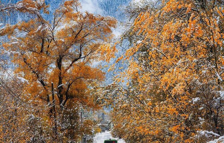 Встреча осени и зимы в горах Алматы