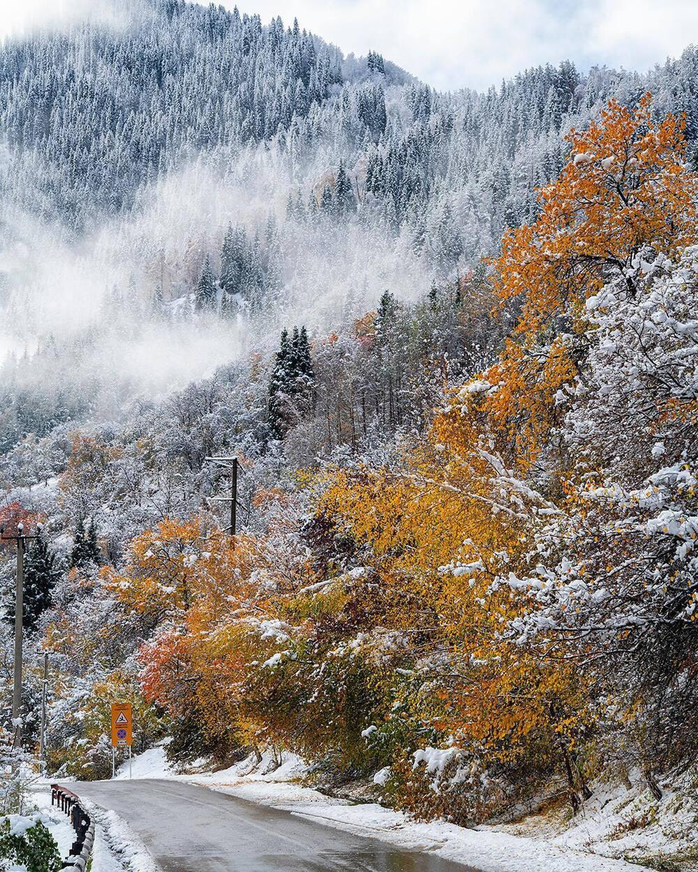 Встреча осени и зимы в горах Алматы. Фото: instagram / dots_foto