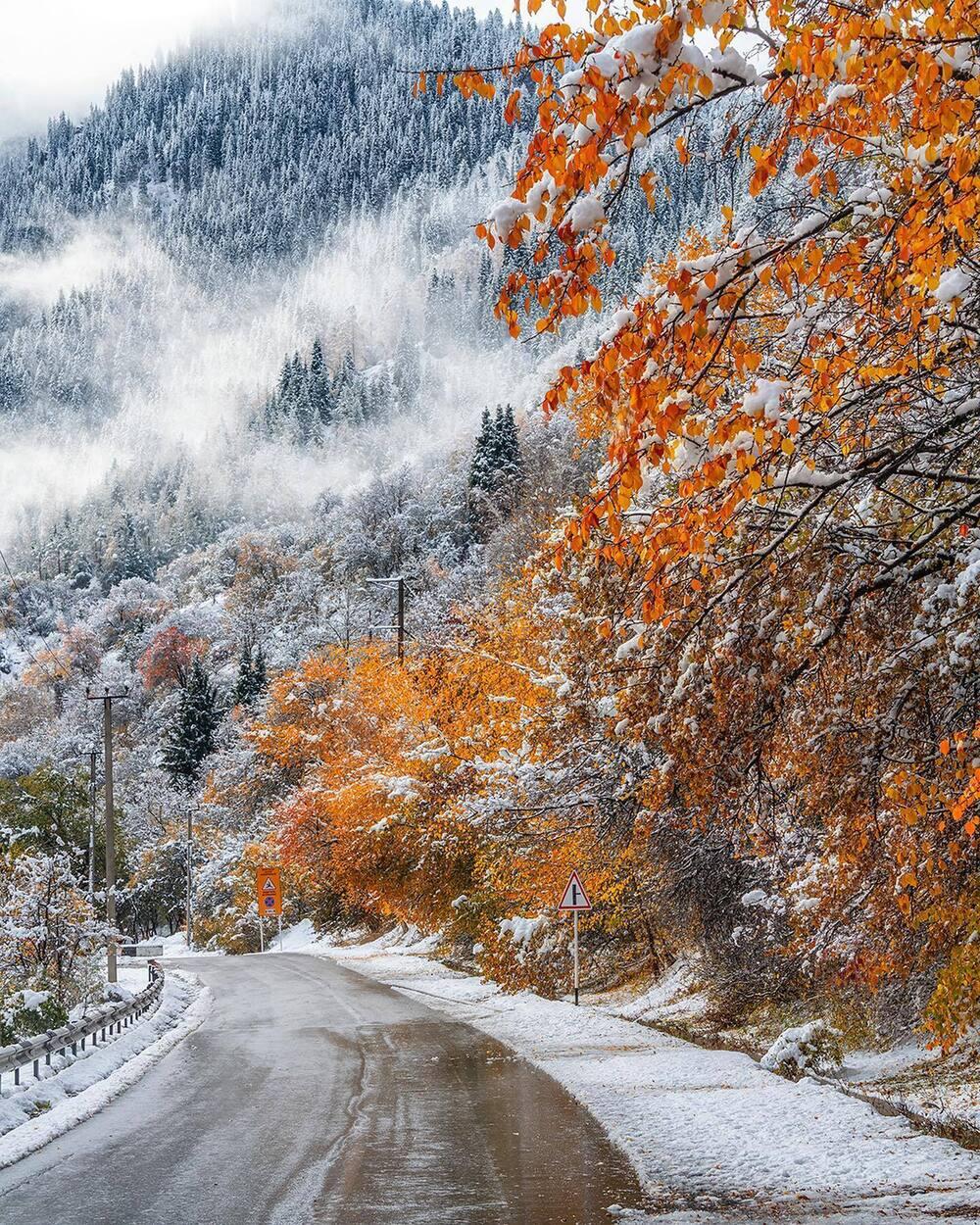 Встреча осени и зимы в горах Алматы. Фото: instagram / dots_foto