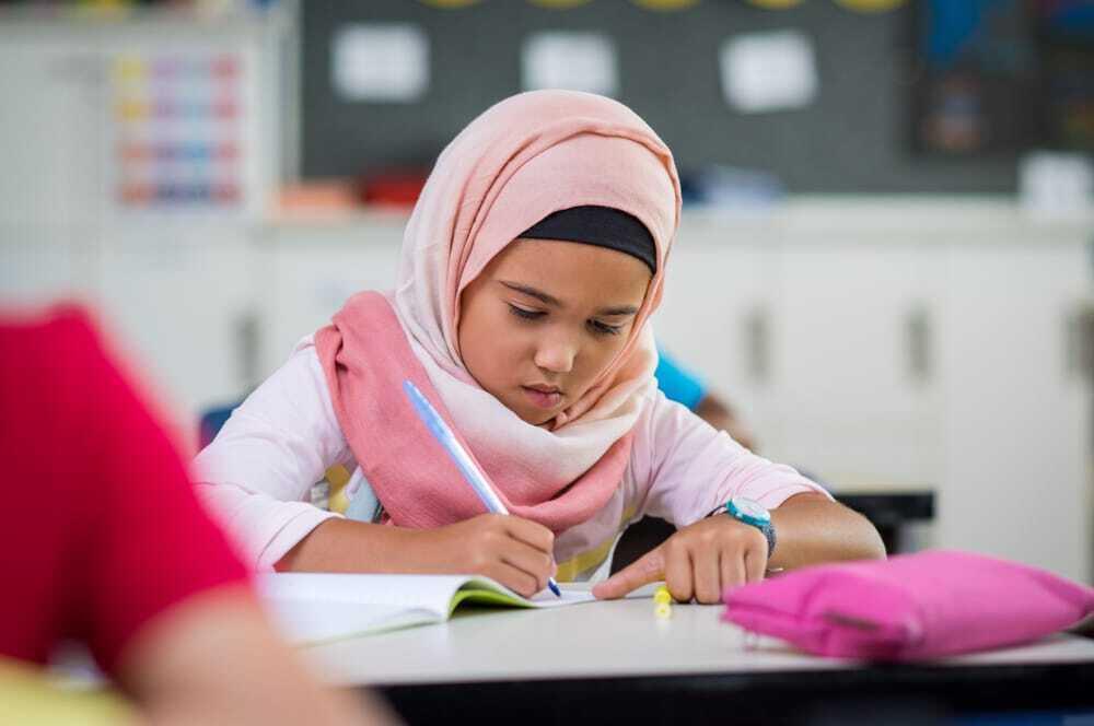 В Казахстане свыше 150 учениц в начале сентября не посещали школу из-за запрета ношения хиджаба - глава Минпросвещения