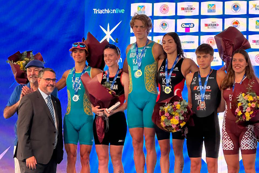 Казахстанские атлеты завоевали золото и серебро на Кубке Европы по триатлону  