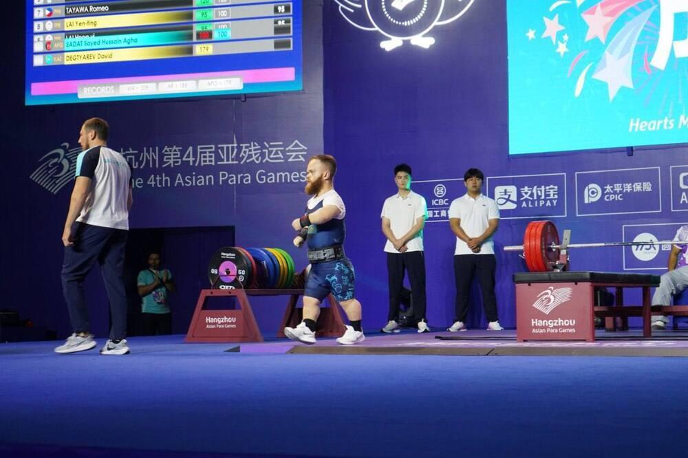 Казахстанский пауэрлифтер завоевал первое золото Казахстана на Азиатских параиграх
