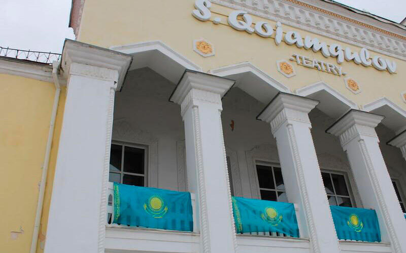 Kazakh Citizens Celebrate Republic Day By Proudly Displaying National Flag. Images | gurk.kz