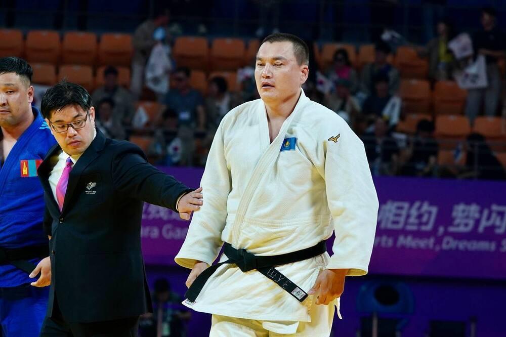 Еще две серебряные медали завоевали казахстанские спортсмены на параиграх в Китае