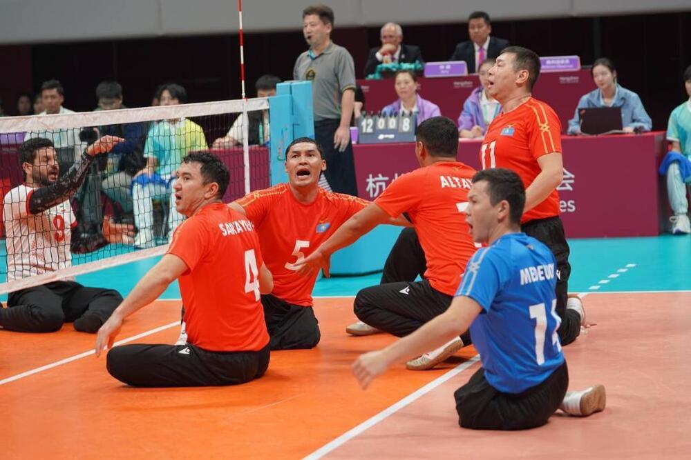 Сборная Казахстана по параволейболу завоевала серебряную медаль на Азиатских играх