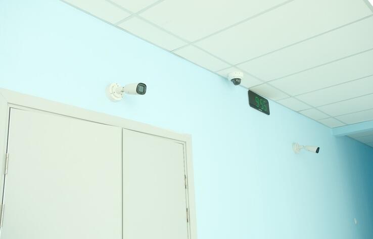 На кухнях в школьных столовых Алматы установили видеокамеры