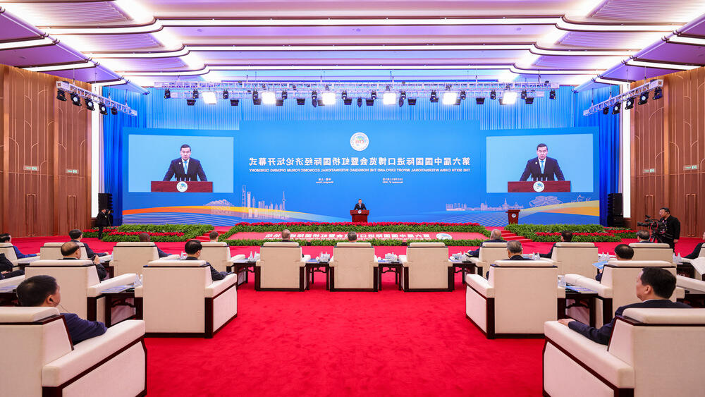 Премьер-министр Казахстана пригласил китайские компании участвовать в развитии экономической кооперации между двумя странами 
