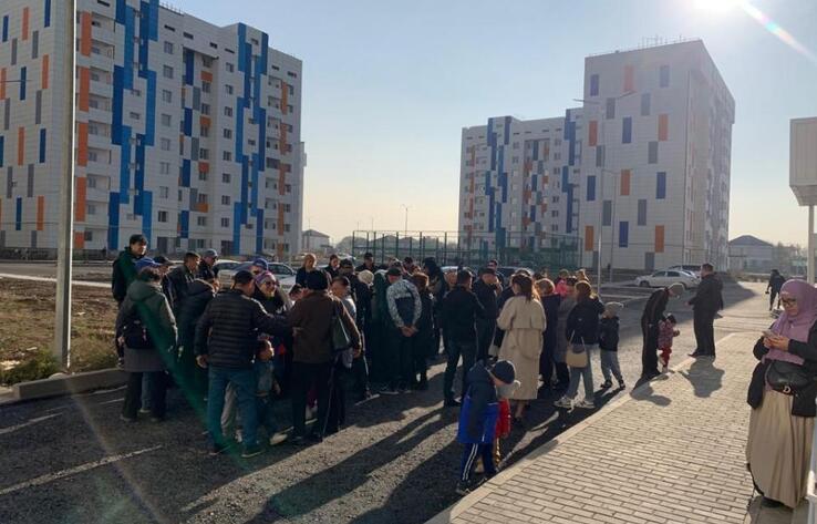 Алматыда кезекте тұрған 46 отбасы жаңа тұрғын үй кешенінен пәтер кілтін алды