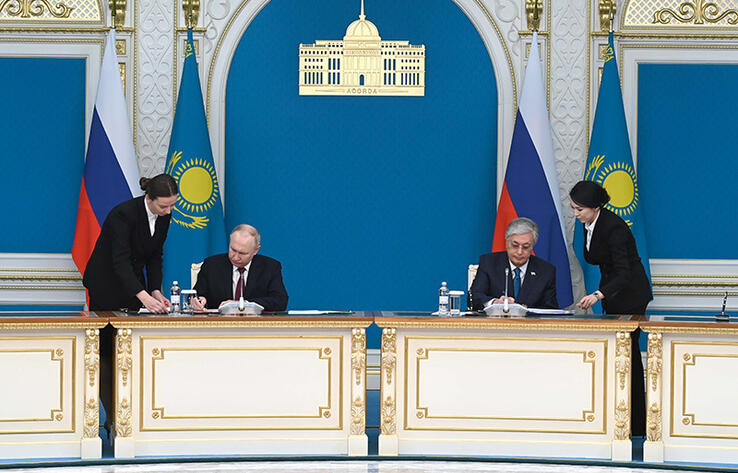 Kazakh, Russian Presidents sign documents following talks
