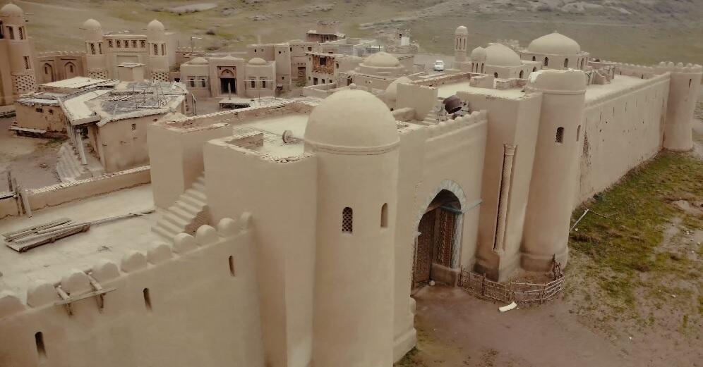 Экс-президента "Казахфильма" подозревают в махинациях с бутафорской крепостью "Туркестан" на берегу Или