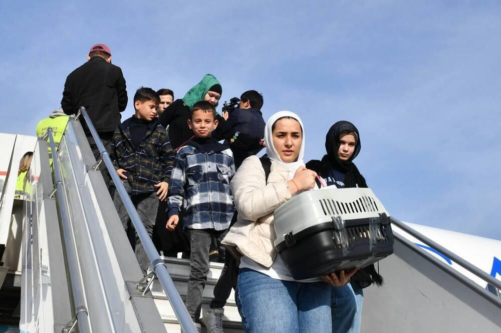 Эвакуированные из сектора Газа казахстанцы прибыли в Алматы