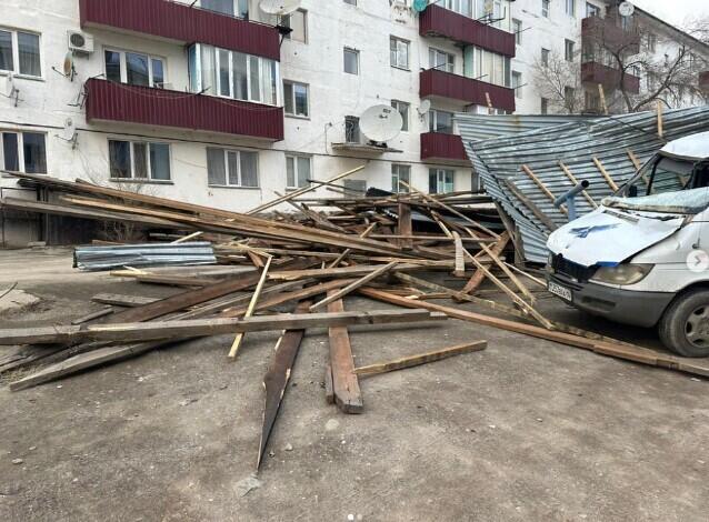Последствия урагана устраняют в ряде регионов Казахстана 
