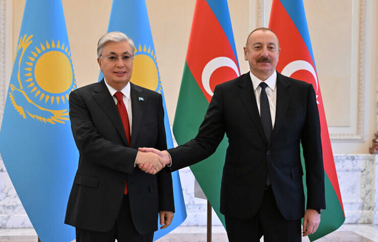 Қазақстан мен Әзірбайжан президенттері Транскаспий бағытын, мұнай тасымалдау, Каспий теңізінің табанымен талшықты-оптикалық байланыс желісін тарту мәселелерін талқылады