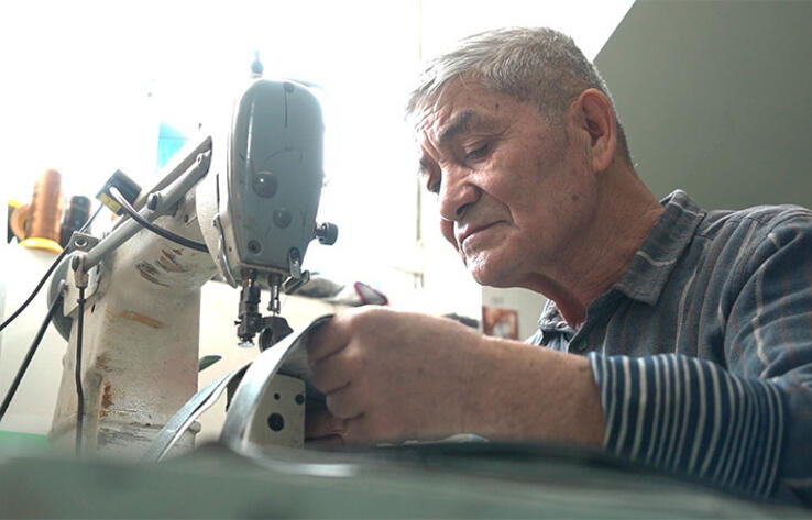 Ручное изготовление обуви в Синьцзяне