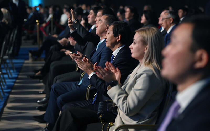 Қазақстан Республикасы Президентінің 2023 жылғы "Парыз" сыйлығы мен "Алтын сапа" конкурсының лауреаттары. Сурет: Akorda