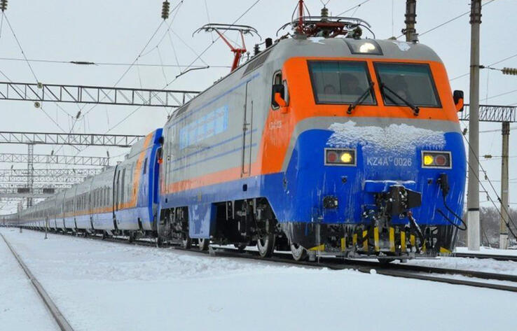 В Казахстане почти 20 поездов задерживаются из-за непогоды 
