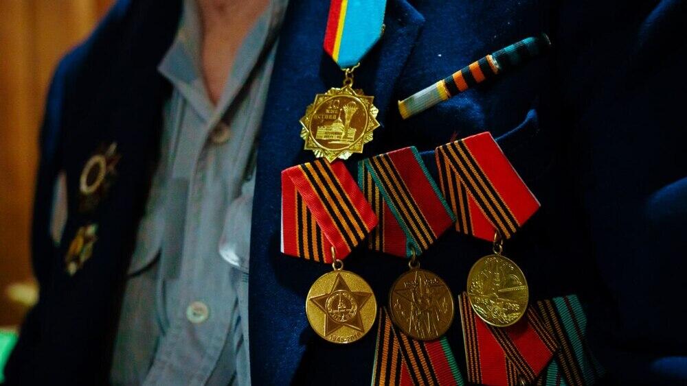 Военнослужащие Вооруженных сил поздравили фронтовика с вековым юбилеем