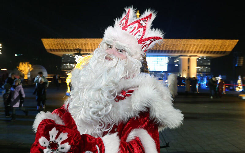 Алматыда "Аяз ата шеруі" басталды. Сурет: Акимат Алматы / Кайрат Конуспаев