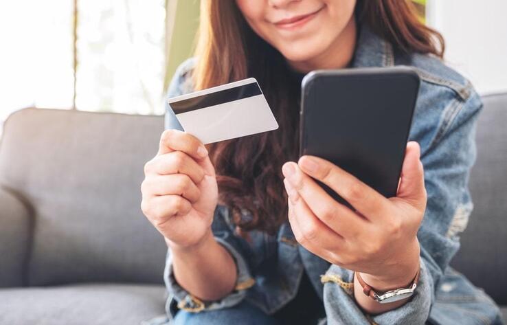 Сколько денег за год перевели казахстанцы за рубеж, рассказали в Нацбанке