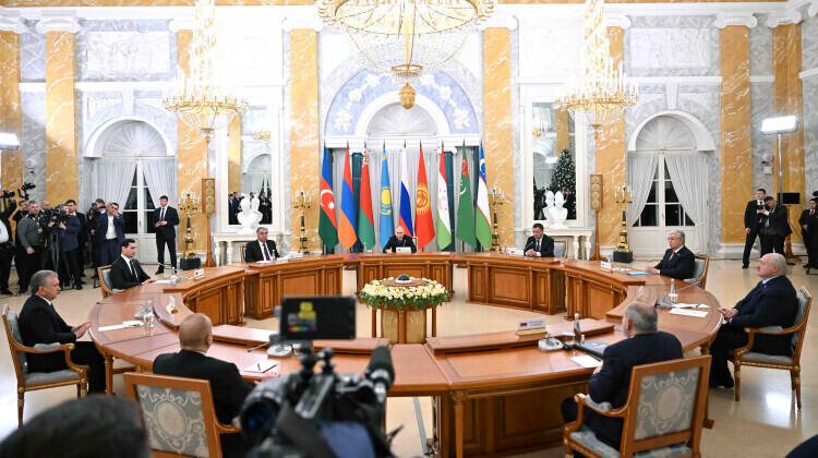 Informal meeting of CIS Heads of State takes place