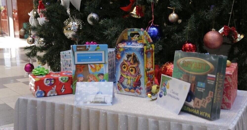 В Павлодарской области особенные дети получили просроченные конфеты на Новый год