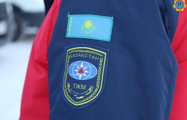 В Павлодарской области автобус провалился в воронку: найдены тела двух спасателей 