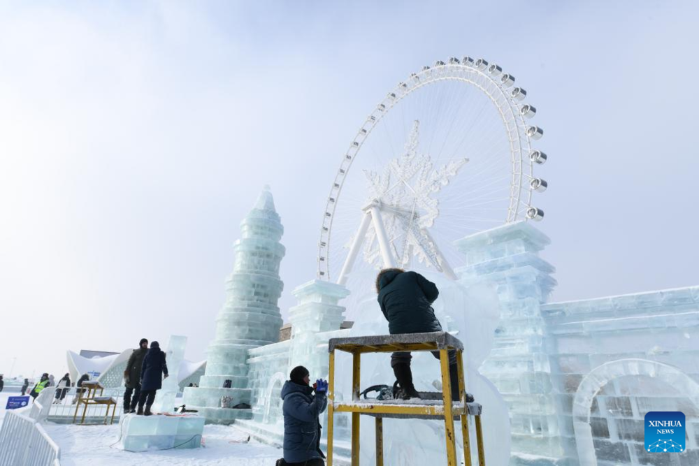 В китайском Харбине построили ледяной город. Фото: Xinhua/Wang Song